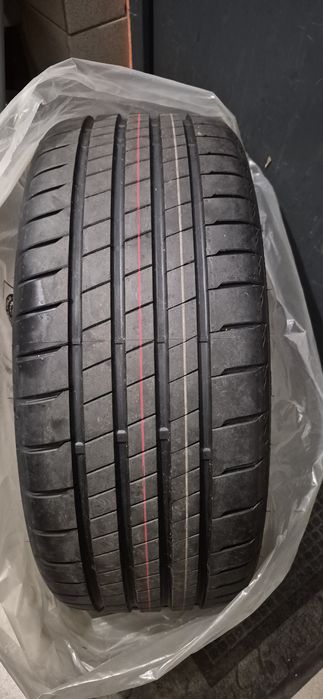 Opony Bridgestone  Potenza  S005.  225/40/19 93 Y XL