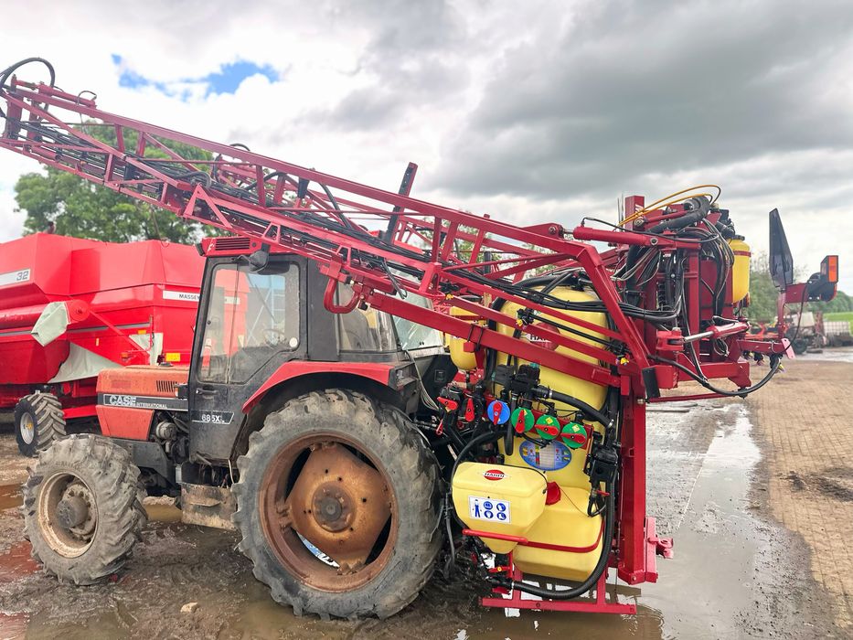 Opryskiwacz zawieszany Hardi Mega 1200L  21m komputer HC2500