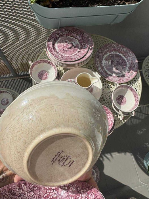 Wedgwood Ferrara – duży serwis porcelanowy, ponad 45 elementów