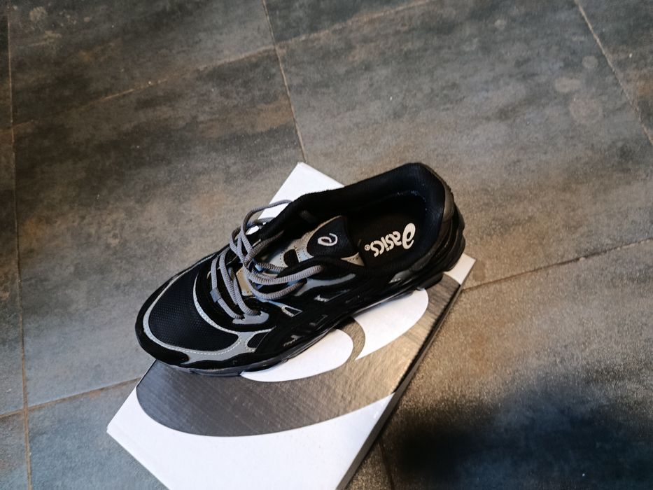 Кросівки асікс!!!