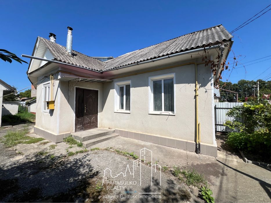 Продам частину будинку в центрі міста!