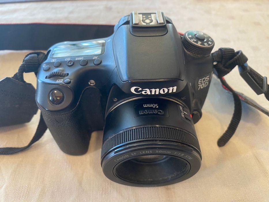 Máquina Fotográfica CANON EOS 70 D