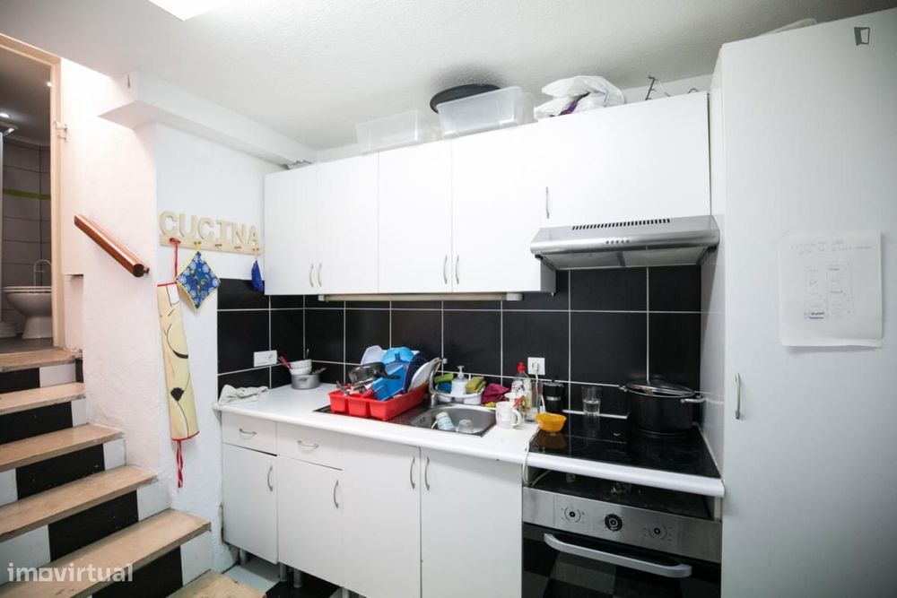 Quarto - localizado em Alameda Lisbon