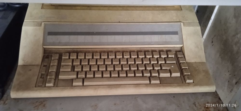 Vende se vários artigos já usados .