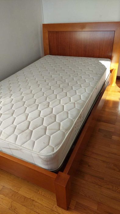 Cama solteiro, estrado ripado e colchão ortopédico de 1,95mX1,20m