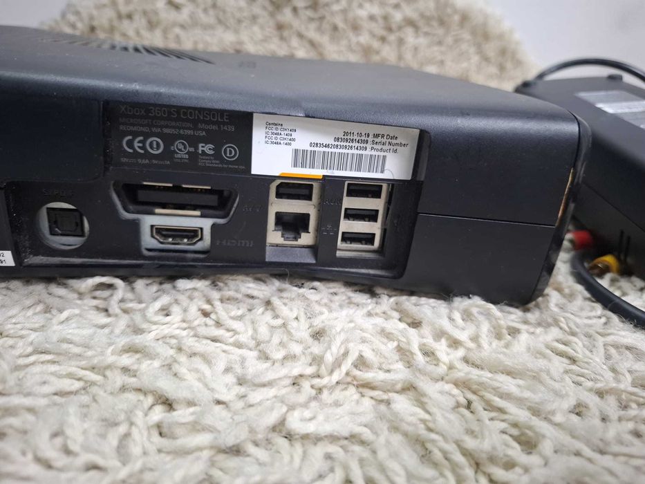Xbox 360 konsola model 1439 dysk 250GB pad okablowanie zasilacz