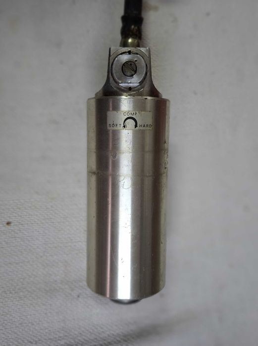 Amortecedor Showa MAL-G01 e Apoio oscilante F MV9