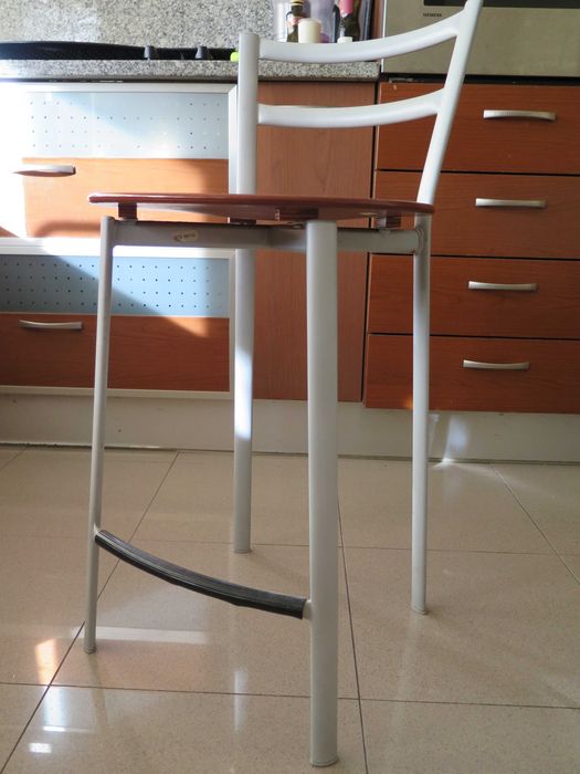 Mesa extensível (147cm ou 216 aberta) madeira e vidro temperado