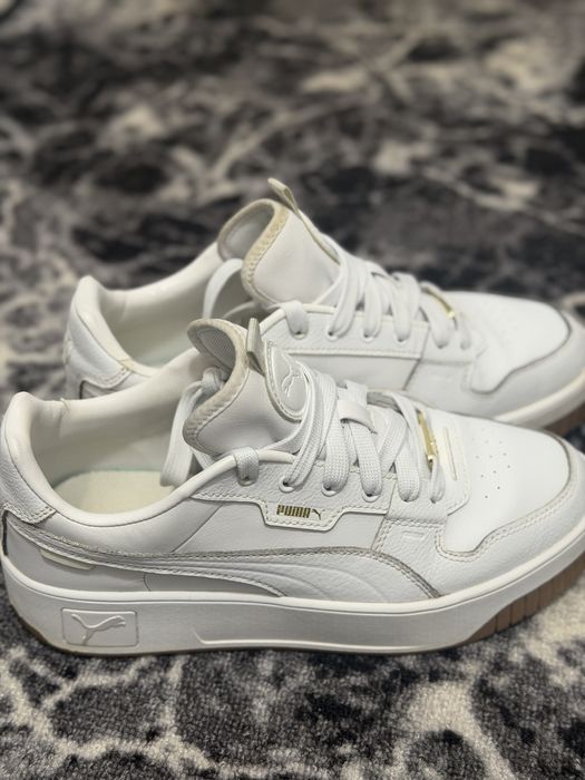 Білі кросівки Puma