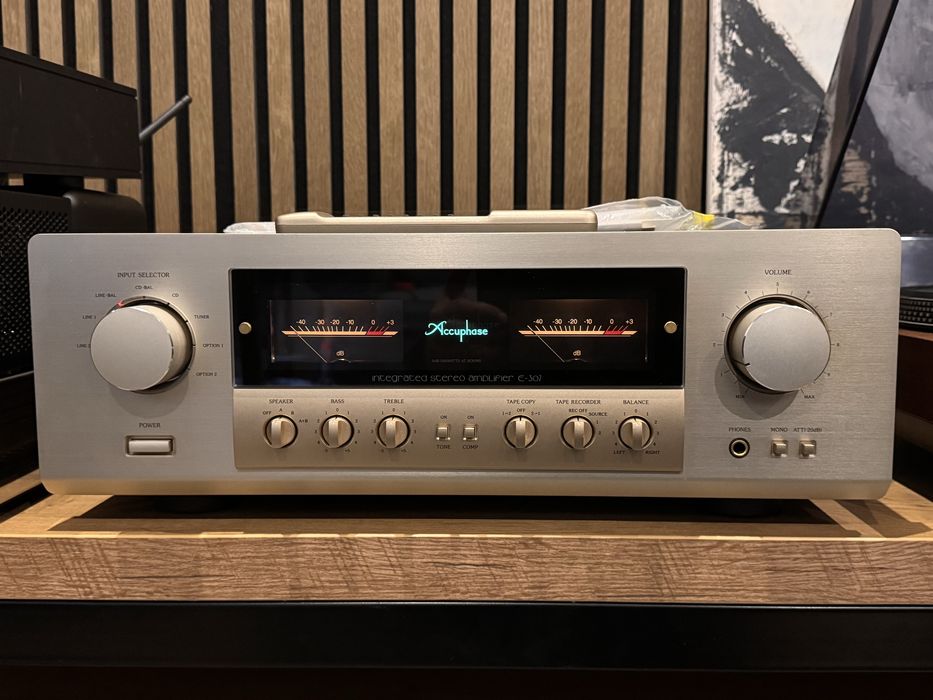 Accuphase e-307 wzmacniacz stere xlr pilot luxman sansui
