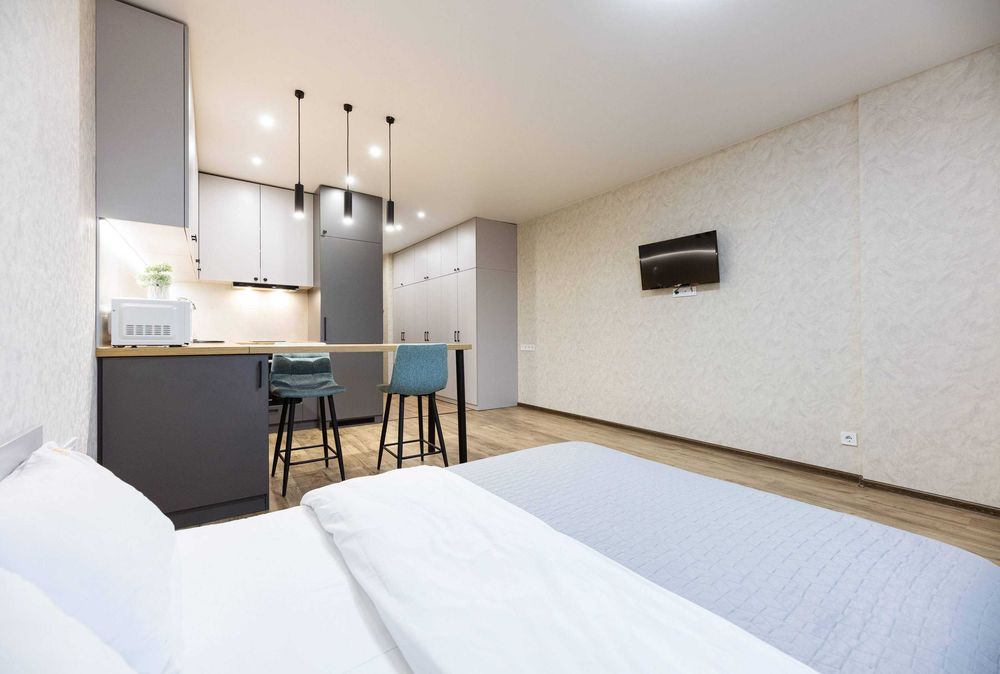 Подобова оренда студії, біля метро, Бажана 17Б. Є укриття.