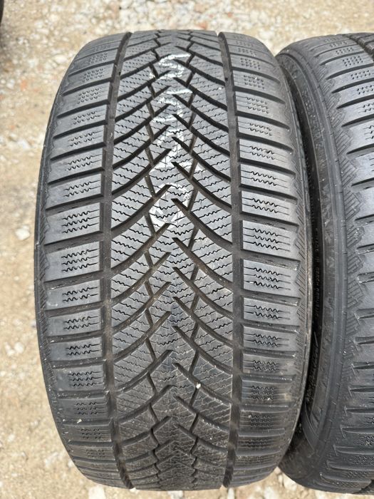 Opony zimowe 235/35/19 Semperit 2szt 8mm 2024r
