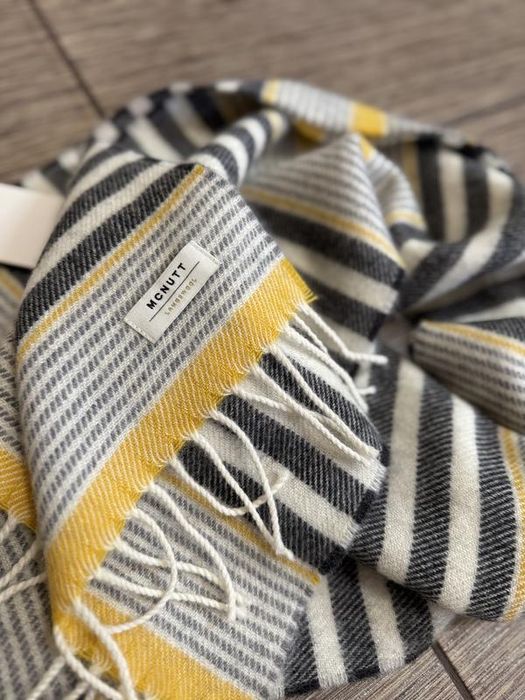 Шарф із ягнячої вовни в смужку від mcnutt of donegal