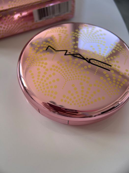 MAC rozświetlacz extra Dimension skinfinish
