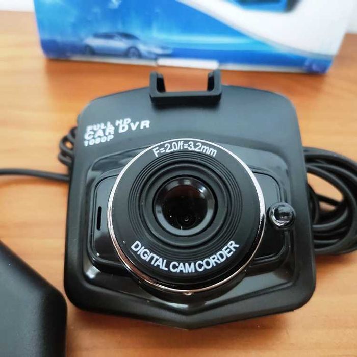 Full HD Car Camera with LCD Screen and Driving Video Recorder64740676964097122