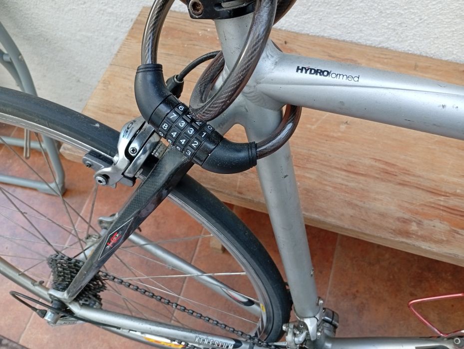 Bicicleta de estrada, quadro Kinesis em bom estado