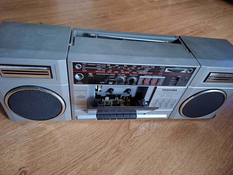 Rádio antigo Toshiba
