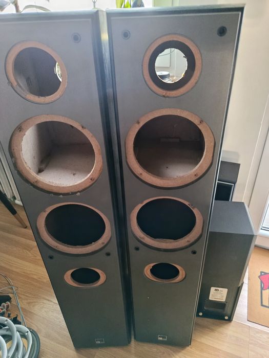 Kolumny głośnikowe na części