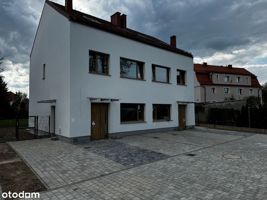 Nowo wybudowany bliźniak przy ul. Świętojańskiej