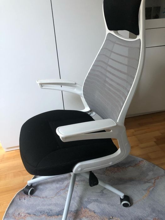 Krzesło biurowe w dobrym stanie