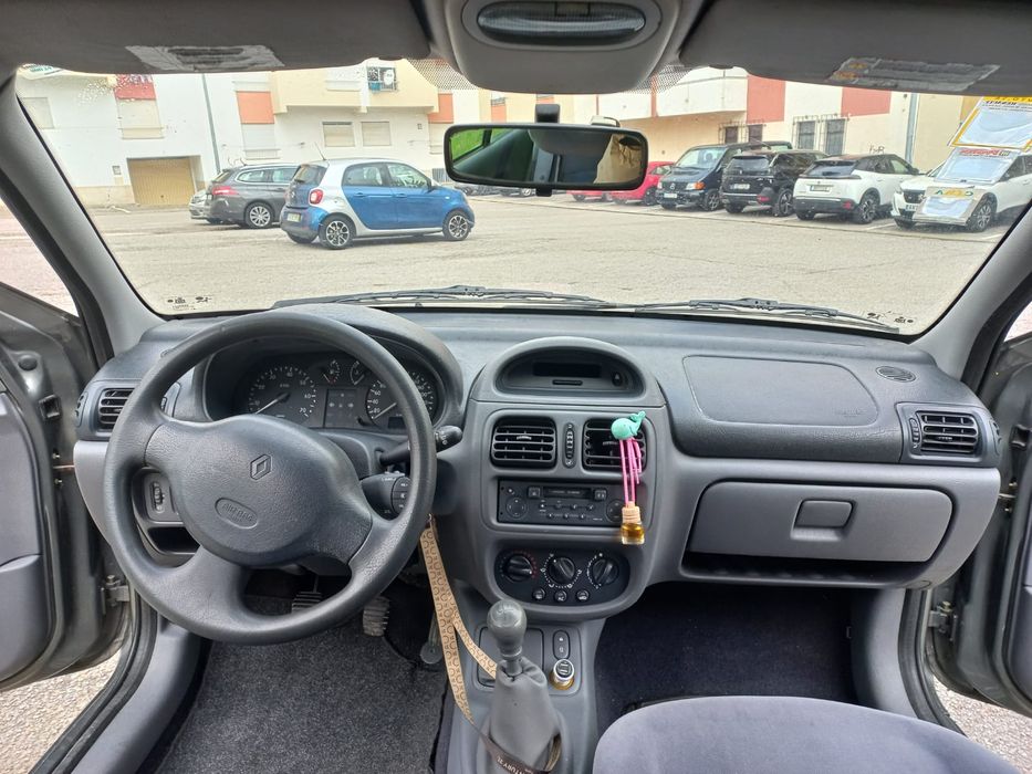 Renault clio 1.2 gasolina 2001