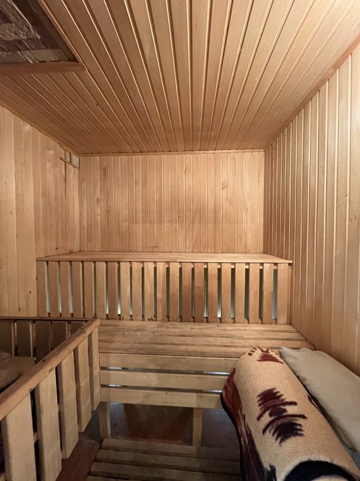 Продається будинок пл. 244 м2 в передмісті Івано-Франківська