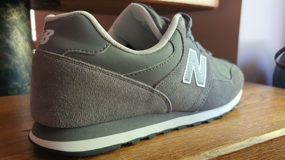New Balance 44 - 28 cm.