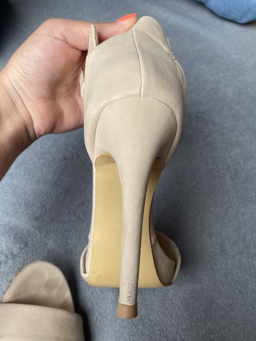 Sandałki na obcasie