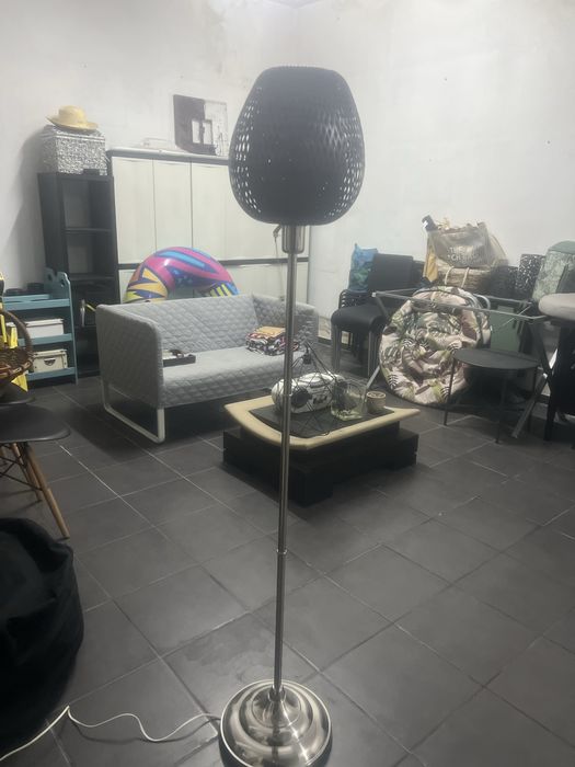 Candeeiro pé cronado e abajour preto