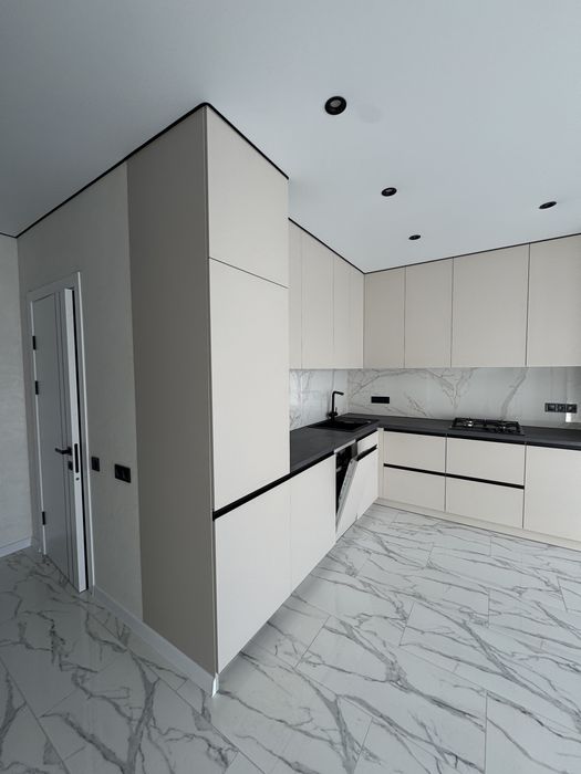 Дизайнерський новий таунхаус з ремонтом! Індивідуальне газове опалення