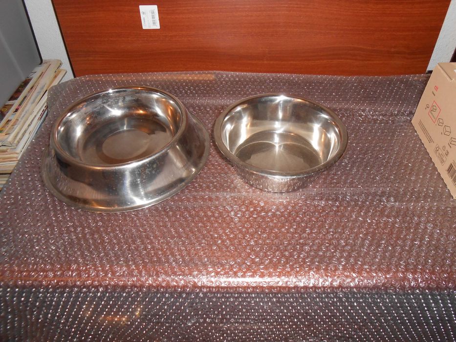 Diversos objetos para cães