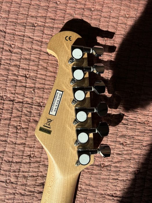 Guitarra Stratocaster J&D Branco