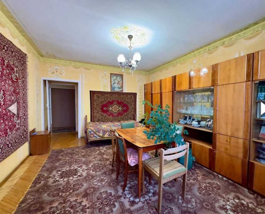 Продається 4-кімнатна квартира, вул. Івасюка, Трускавець