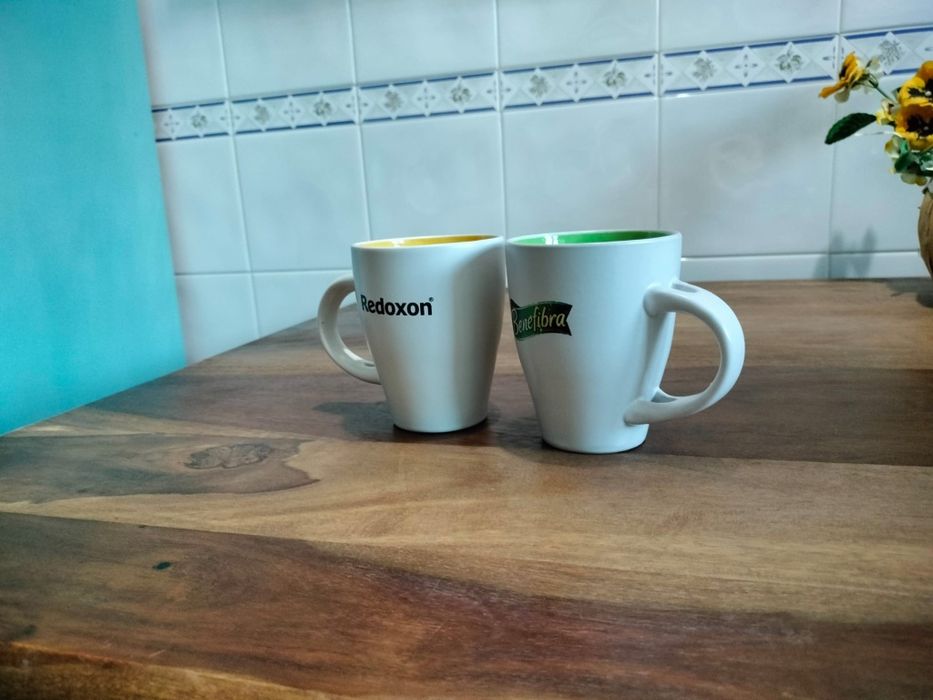 Canecas em loiça bonitas cores