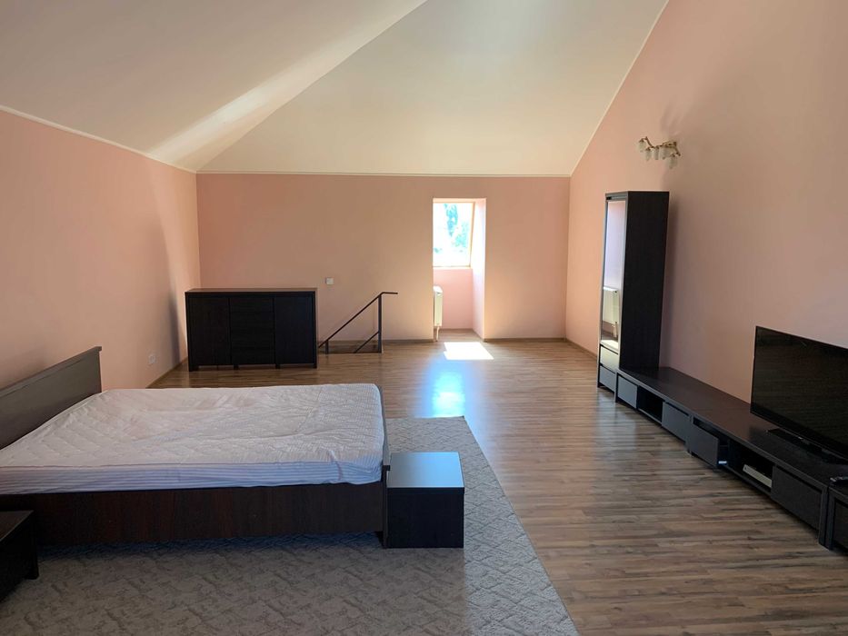 оренда  двохкімнатна двохрівнева студіо з паркувальним місцем