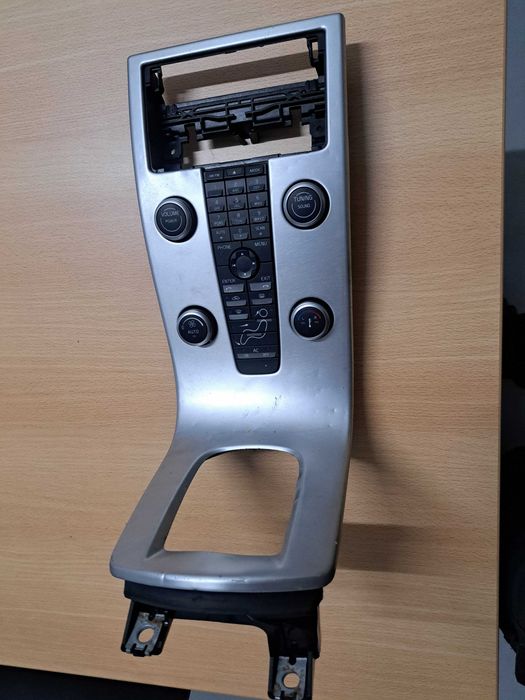 Consola central Volvo V50