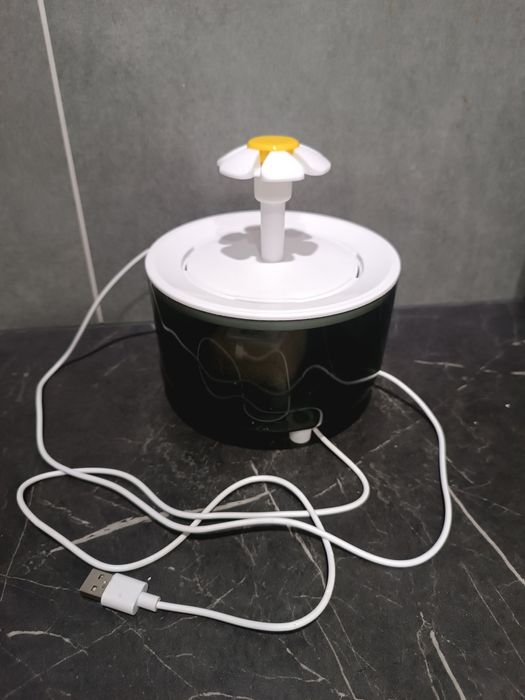 Котяча напувалка - фонтан квітка