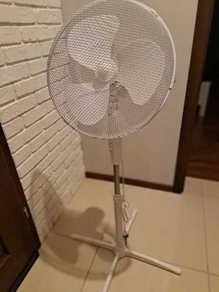 Wentylator stojący Russell Hobbs