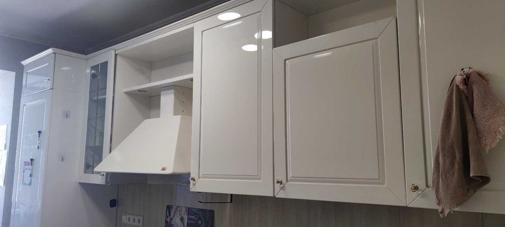 Ціна знижена! Продається вживана кухня з побутовою технікою