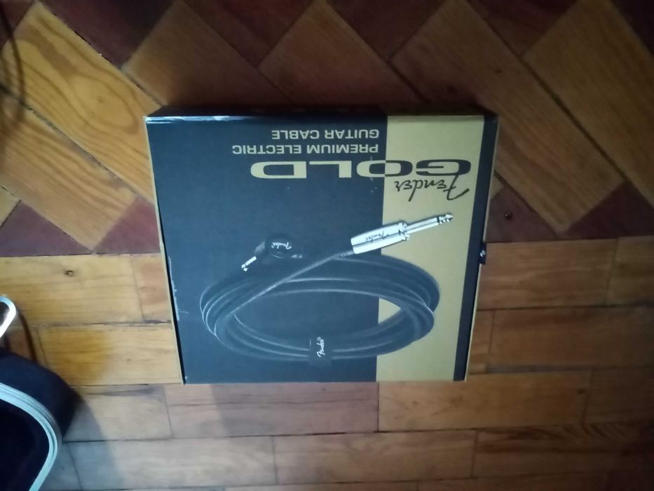 Fender Squier Stratocastar COM ACESSORIOS