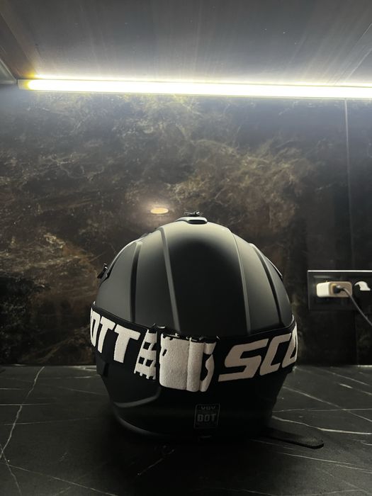 Ендуро шолом.