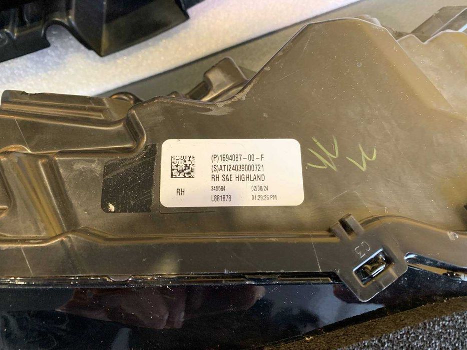 Фара  Tesla model 3 Highland