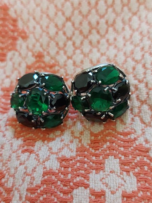 Продам срібні сережки з фіанітами (колір смарагду)