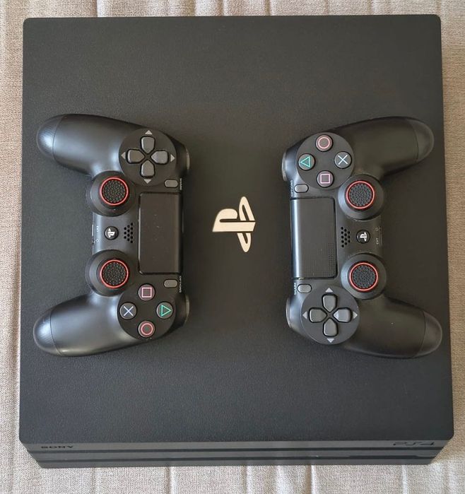 PS4 PRO 1TB + 2 comandos