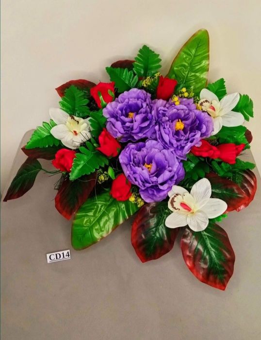 Stroik na grób cmentarz kompozycja kwiaty bukiet wiązanka nagrobna