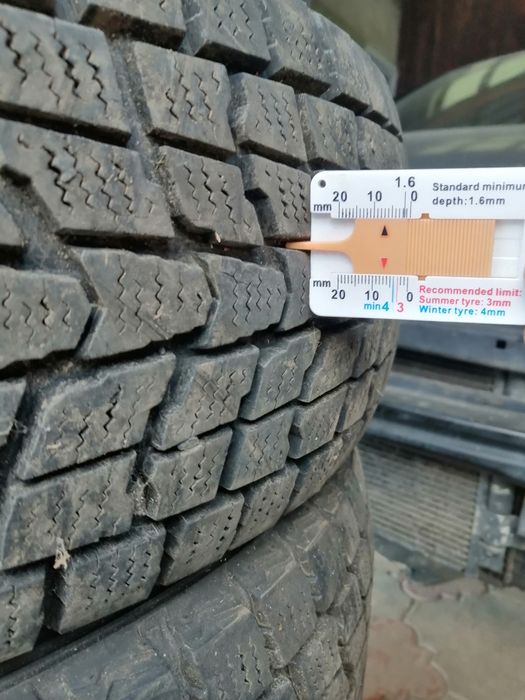 Шини зимні Dunlop GrandTrek SJ6 215/65 R16 98Q Japan  grandtrek 7mm