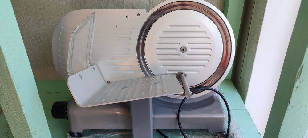 Продам слайсер R.G.V.  Lusso бу