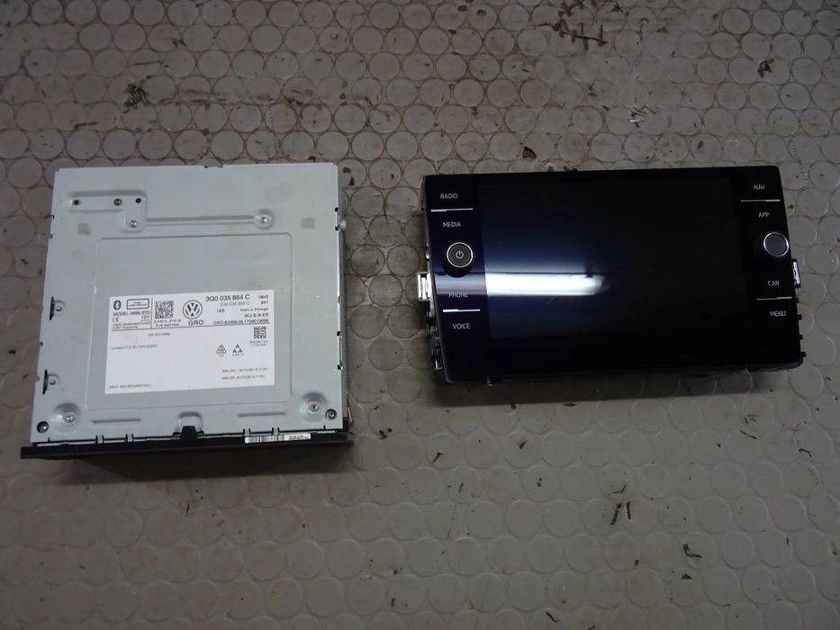 5G6919605B 3Q0035864C ekran MIB2 nawigacja VW Passat B8 Tiguan Golf VII czesci