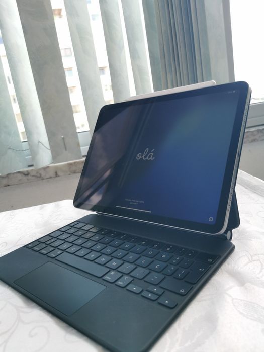 iPad Air 11" M2 (256GB - Wi-Fi) + Magic Keyboard + Apple Pencil (Como Novo)