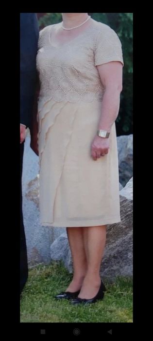 Elegancka sukienka z koronką